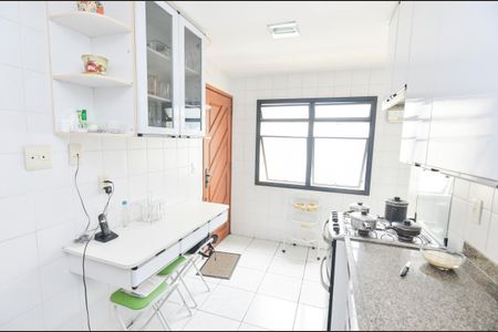 Apartamento à venda com 223m², 4 quartos e 2 vagas Apartamento à venda com 223m², 4 quartos e 2 vagasCozinha