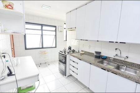 Apartamento à venda com 223m², 4 quartos e 2 vagas Apartamento à venda com 223m², 4 quartos e 2 vagasCozinha