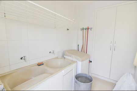 Apartamento à venda com 223m², 4 quartos e 2 vagas Apartamento à venda com 223m², 4 quartos e 2 vagasÁrea de Serviço