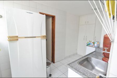 Apartamento à venda com 223m², 4 quartos e 2 vagas Apartamento à venda com 223m², 4 quartos e 2 vagasÁrea de Serviço