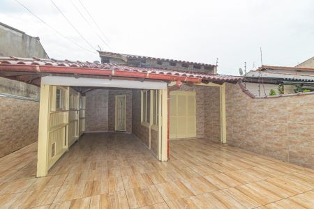Casa à venda com 92m², 2 quartos e 2 vagasFachada