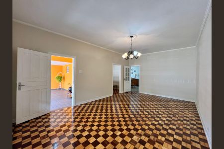 Casa à venda com 250m², 3 quartos e 3 vagasSala