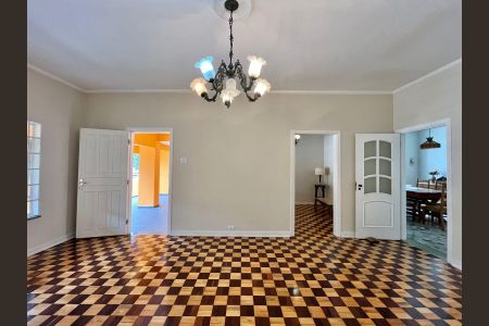 Casa à venda com 250m², 3 quartos e 3 vagasSala