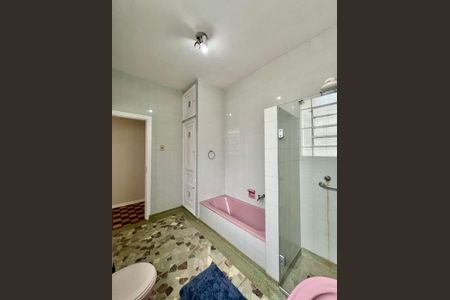 Casa à venda com 250m², 3 quartos e 3 vagasBanheiro