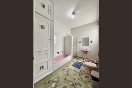 Casa à venda com 250m², 3 quartos e 3 vagasBanheiro