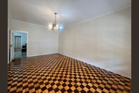 Casa à venda com 250m², 3 quartos e 3 vagasSala