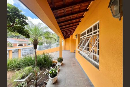 Casa à venda com 250m², 3 quartos e 3 vagasFachada