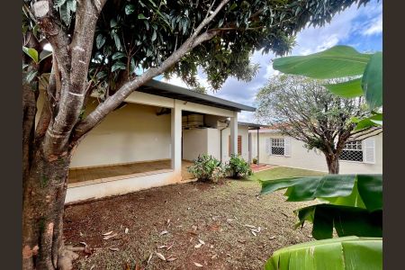 Casa à venda com 250m², 3 quartos e 3 vagasQuintal