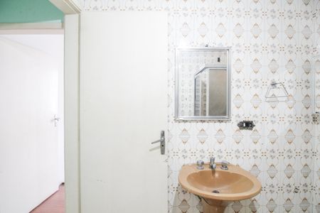 Casa à venda com 84m², 5 quartos e 2 vagasBanheiro Social