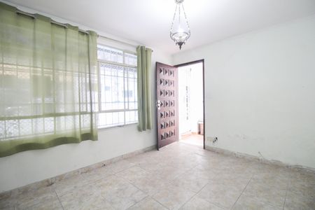 Casa à venda com 84m², 5 quartos e 2 vagasSala