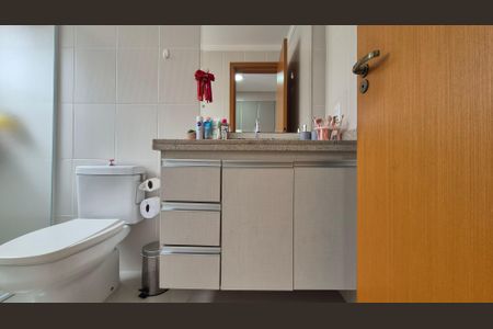 Apartamento à venda com 126m², 3 quartos e 3 vagas Apartamento à venda com 126m², 3 quartos e 3 vagasBanheiro da suíte