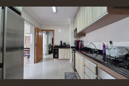 Apartamento à venda com 126m², 3 quartos e 3 vagas Apartamento à venda com 126m², 3 quartos e 3 vagasCozinha