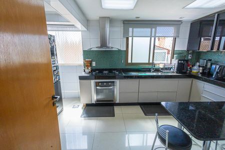Apartamento à venda com 170m², 3 quartos e 4 vagas Apartamento à venda com 170m², 3 quartos e 4 vagascozinha