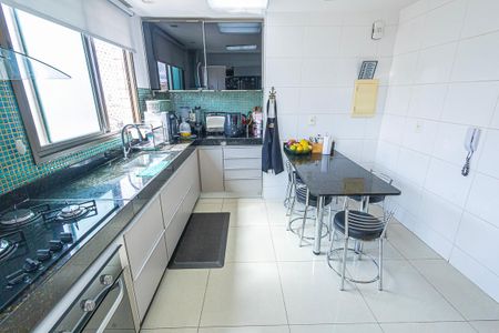 Apartamento à venda com 170m², 3 quartos e 4 vagas Apartamento à venda com 170m², 3 quartos e 4 vagascozinha