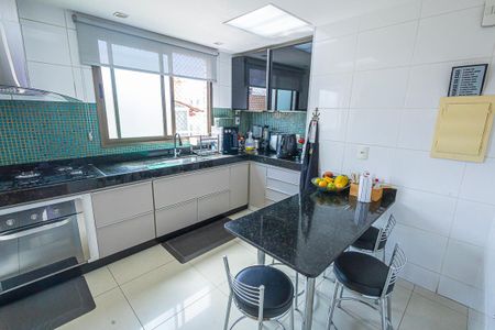 Apartamento à venda com 170m², 3 quartos e 4 vagas Apartamento à venda com 170m², 3 quartos e 4 vagascozinha