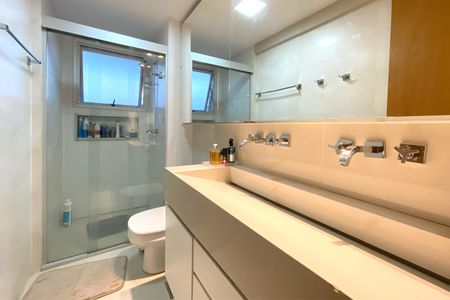 Apartamento para alugar com 122m², 3 quartos e 2 vagas Apartamento para alugar com 122m², 3 quartos e 2 vagasBanheiro da Suíte 1