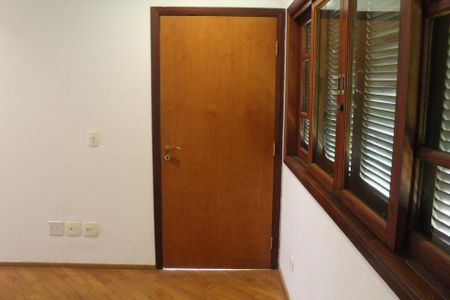 Casa de condomínio para alugar com 750m², 3 quartos e 5 vagas