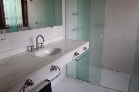 Casa de condomínio para alugar com 750m², 3 quartos e 5 vagas