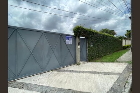 Casa de condomínio para alugar com 750m², 3 quartos e 5 vagas Casa de condomínio para alugar com 750m², 3 quartos e 5 vagasFachada e portaria