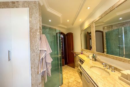 Apartamento à venda com 374m², 4 quartos e 4 vagasBanheiro da Suíte 4