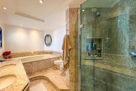 Apartamento à venda com 374m², 4 quartos e 4 vagasBanheiro da Suíte 4