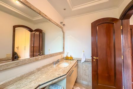 Apartamento à venda com 374m², 4 quartos e 4 vagasBanheiro da Suíte 2
