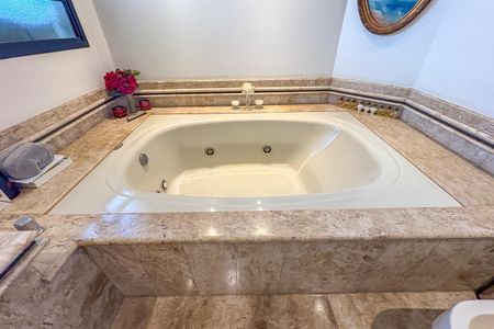 Apartamento à venda com 374m², 4 quartos e 4 vagasBanheiro da Suíte 4