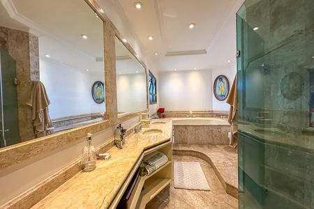 Apartamento à venda com 374m², 4 quartos e 4 vagasBanheiro da Suíte 4