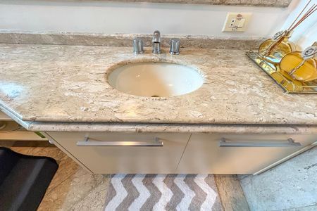 Apartamento à venda com 374m², 4 quartos e 4 vagasBanheiro da Suíte 2