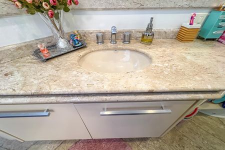 Apartamento à venda com 374m², 4 quartos e 4 vagasBanheiro da Suíte 3