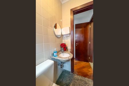 Apartamento à venda com 374m², 4 quartos e 4 vagasBanheiro de serviço