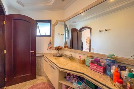 Apartamento à venda com 374m², 4 quartos e 4 vagasBanheiro da Suíte 3