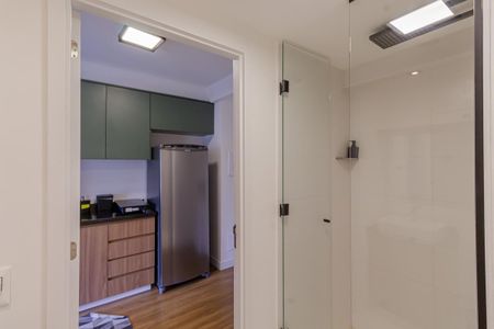 Banheiro de kitnet/studio para alugar com 1 quarto, 20m² em Indianópolis, São Paulo
