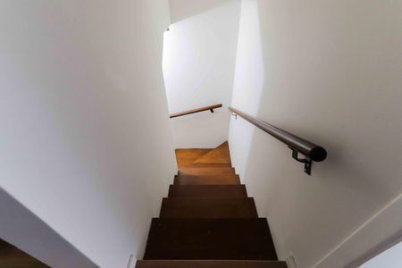 Casa de condomínio à venda com 165m², 2 quartos e 1 vaga Casa de condomínio à venda com 165m², 2 quartos e 1 vagaEscadas