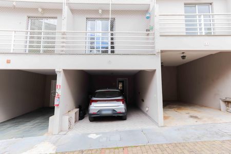 Casa de condomínio à venda com 165m², 2 quartos e 1 vaga Casa de condomínio à venda com 165m², 2 quartos e 1 vagaFachada / Garagem