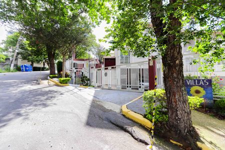 Casa de condomínio à venda com 165m², 2 quartos e 1 vaga Casa de condomínio à venda com 165m², 2 quartos e 1 vagaFachada