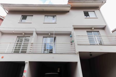 Casa de condomínio à venda com 165m², 2 quartos e 1 vaga Casa de condomínio à venda com 165m², 2 quartos e 1 vagaFachada / Garagem