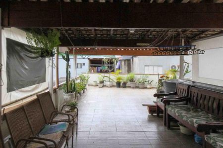 Casa à venda com 172m², 2 quartos e 1 vaga Casa à venda com 172m², 2 quartos e 1 vagaTerraço