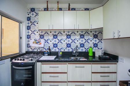 Casa para alugar com 90m², 2 quartos e 2 vagasCozinha