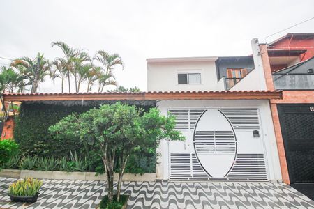 Casa para alugar com 90m², 2 quartos e 2 vagasFachada