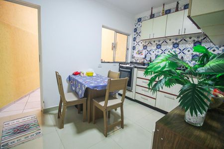 Casa para alugar com 90m², 2 quartos e 2 vagasCozinha