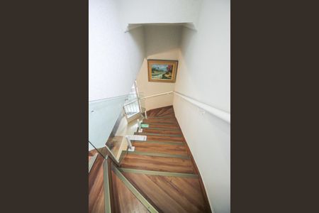 Casa para alugar com 90m², 2 quartos e 2 vagasEscada