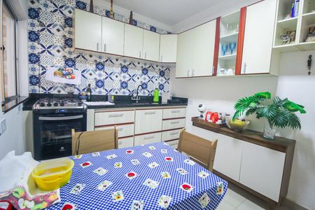 Casa para alugar com 90m², 2 quartos e 2 vagasCozinha