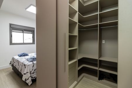 Apartamento para alugar com 75m², 2 quartos e 1 vaga Apartamento para alugar com 75m², 2 quartos e 1 vagaCloset da suíte