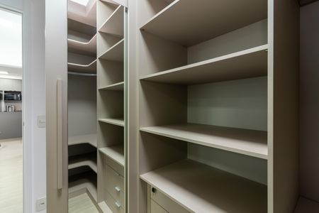 Apartamento para alugar com 75m², 2 quartos e 1 vaga Apartamento para alugar com 75m², 2 quartos e 1 vagaCloset da suíte
