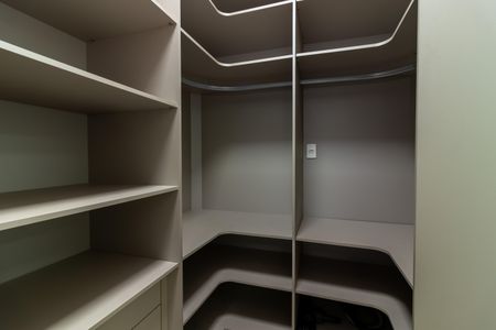 Apartamento para alugar com 75m², 2 quartos e 1 vaga Apartamento para alugar com 75m², 2 quartos e 1 vagaCloset da suíte