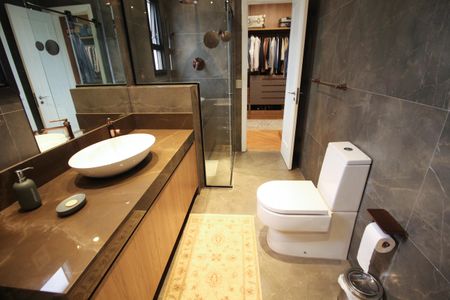 Apartamento à venda com 264m², 3 quartos e 4 vagasBanheiro 1 da Suíte 1