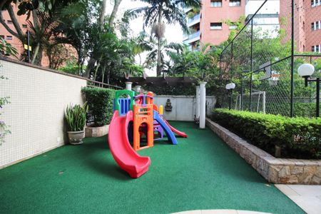 Apartamento à venda com 264m², 3 quartos e 4 vagasÁrea comum - Playground
