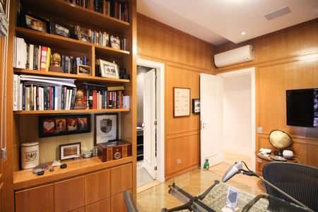 Apartamento à venda com 264m², 3 quartos e 4 vagasSuíte 2