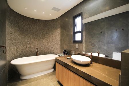 Apartamento à venda com 264m², 3 quartos e 4 vagasBanheiro 1 da Suíte 1